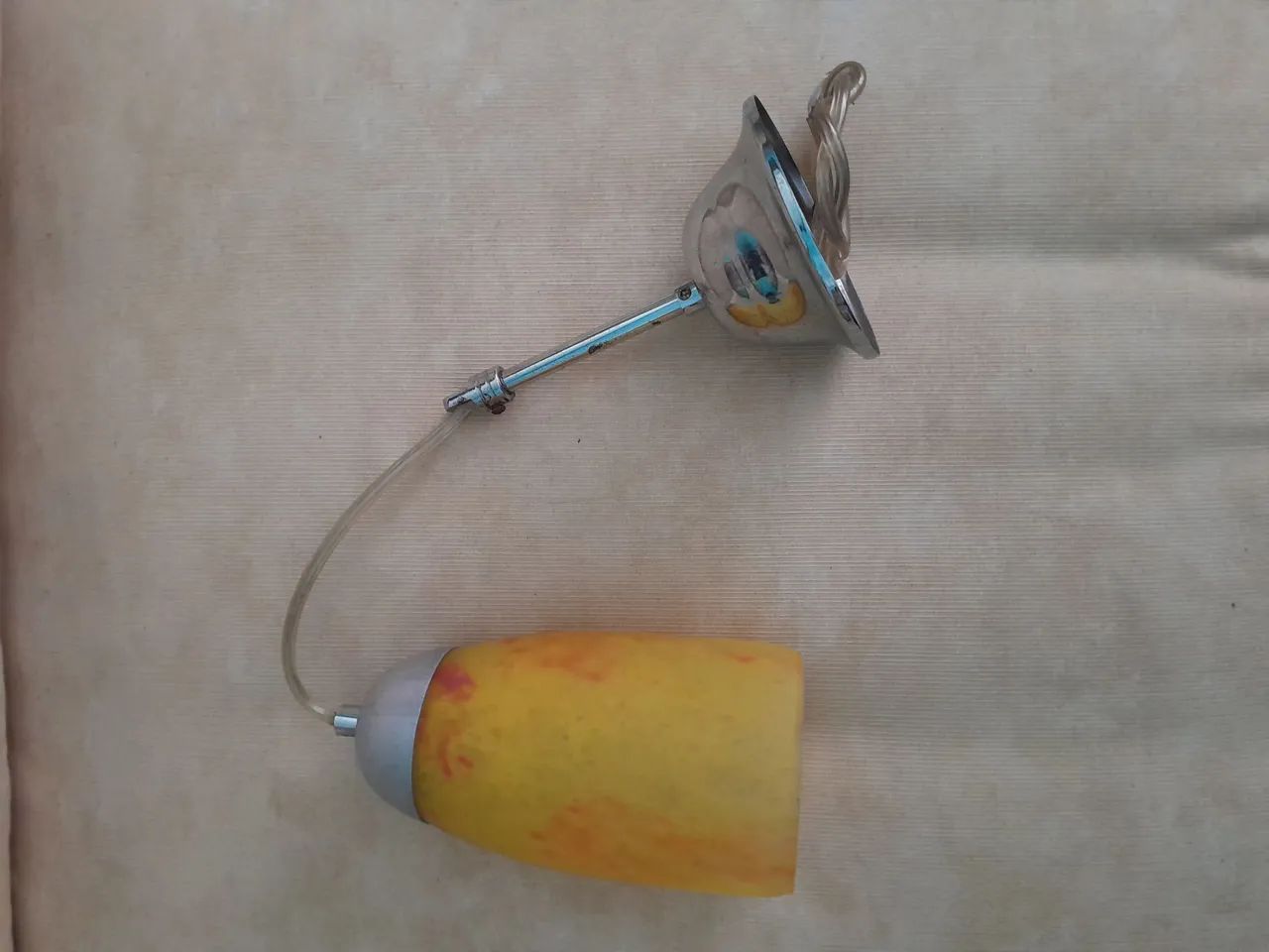 Lustre amarelo