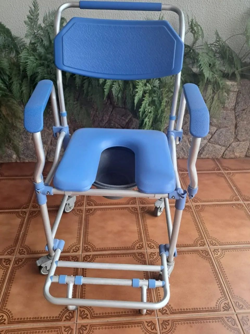 Cadeira de rodas e de banho Dellamed - Foto 3