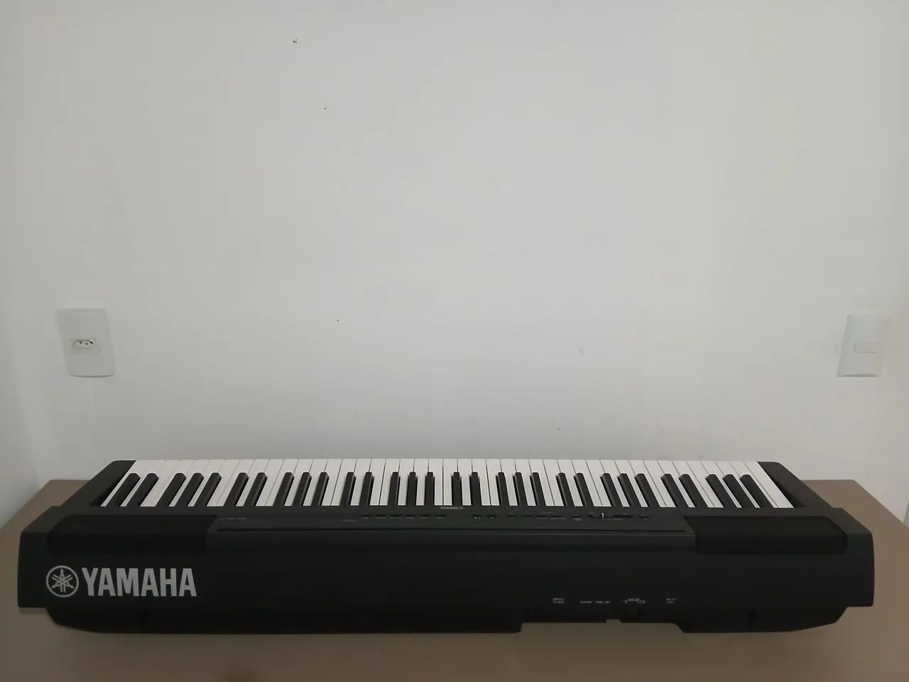 Piano yamaha p121 