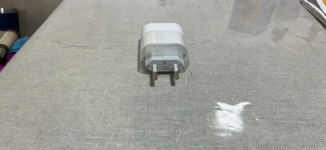 Fonte de Carregador Turbo 20W USB-C (Nova / Com Lacre)