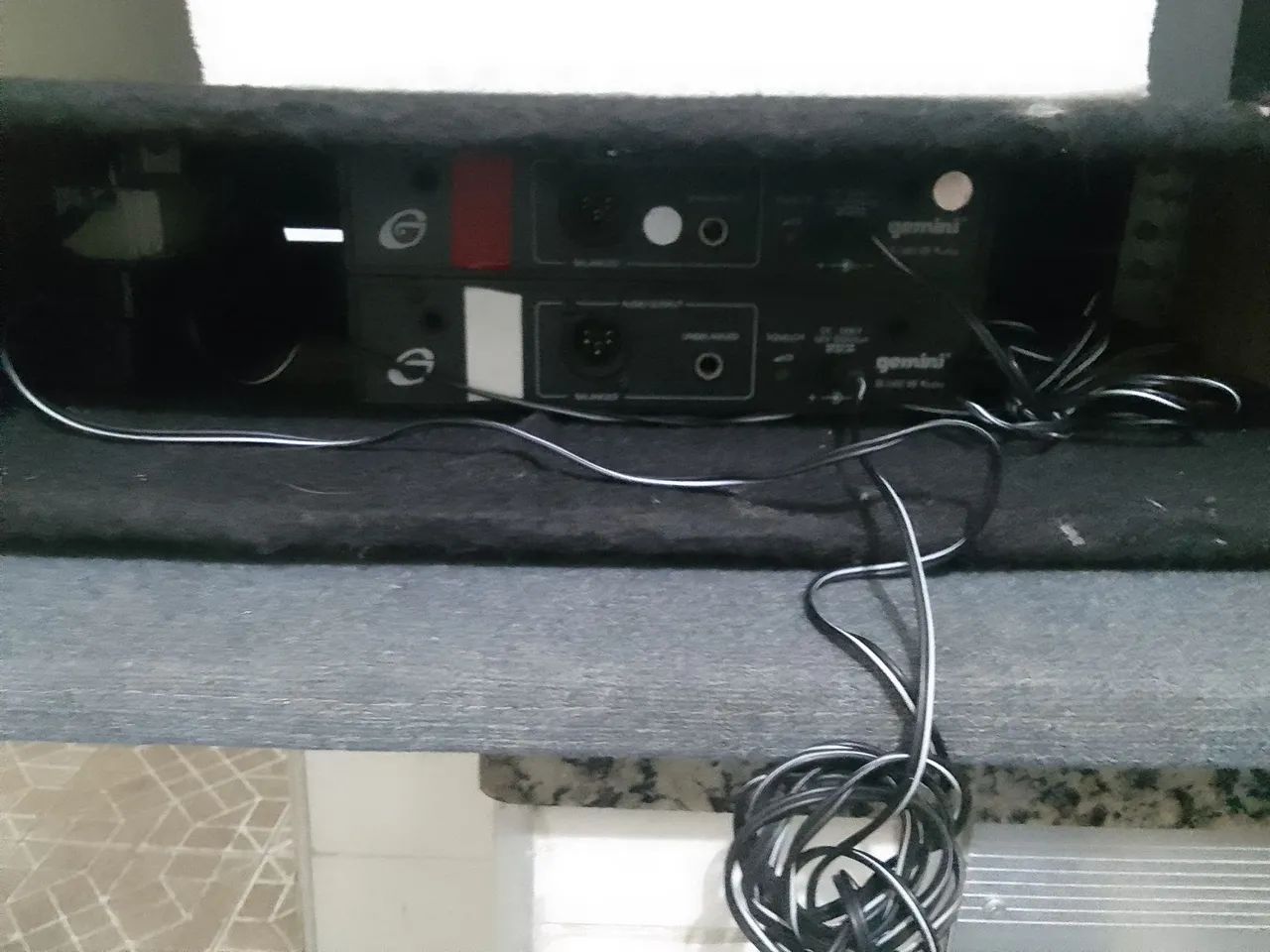 Microfones sem fio ux1600uhf com plugue p10 e balanceado 2pilhas gabinete - Foto 5