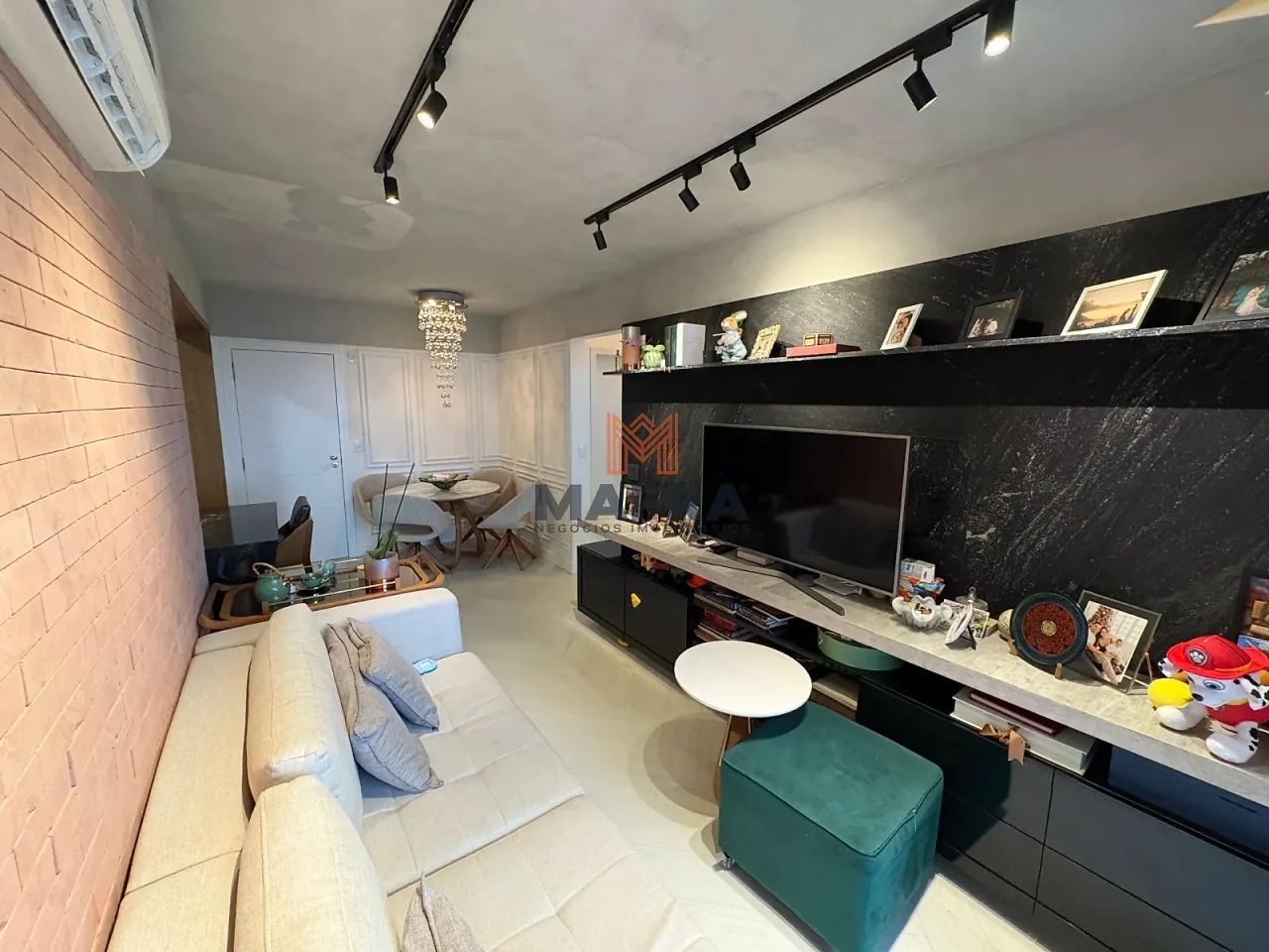 Apartamento 2 dormitórios sendo 1 suíte - Mobiliado