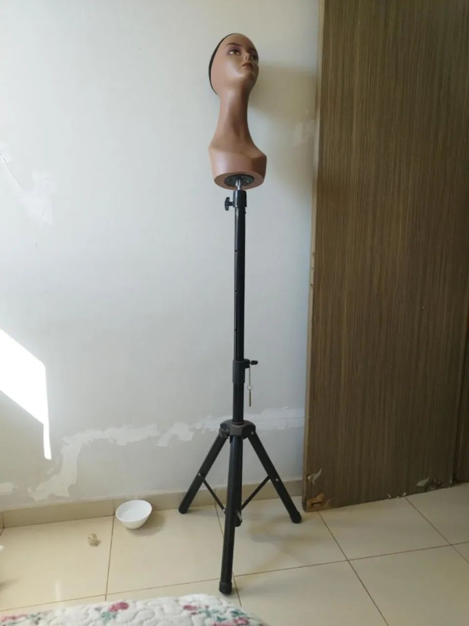 Manequim/cabeça de exposição com pedestal/tripé regulável - Foto 2
