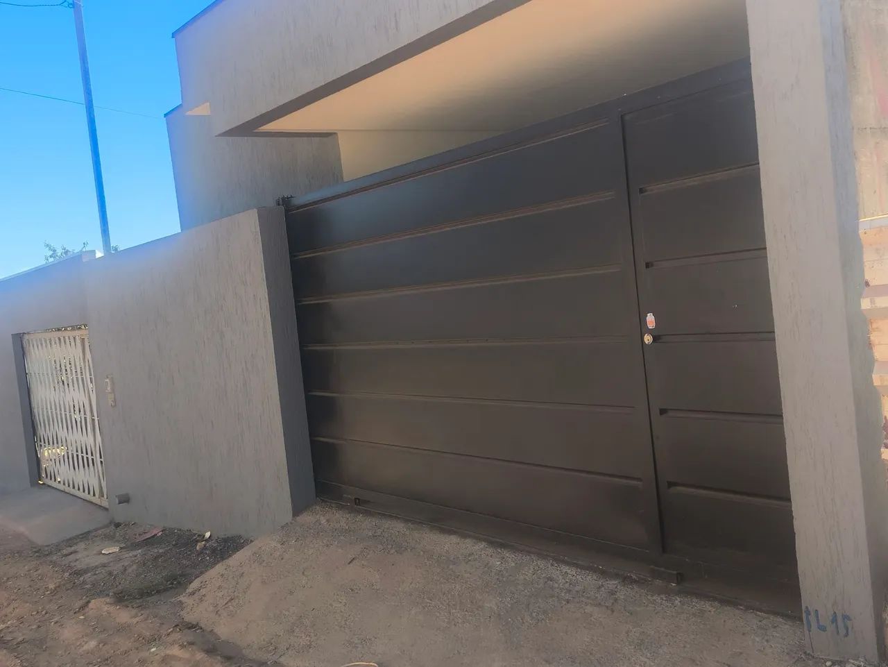 Vende se linda casa nova e moderna 