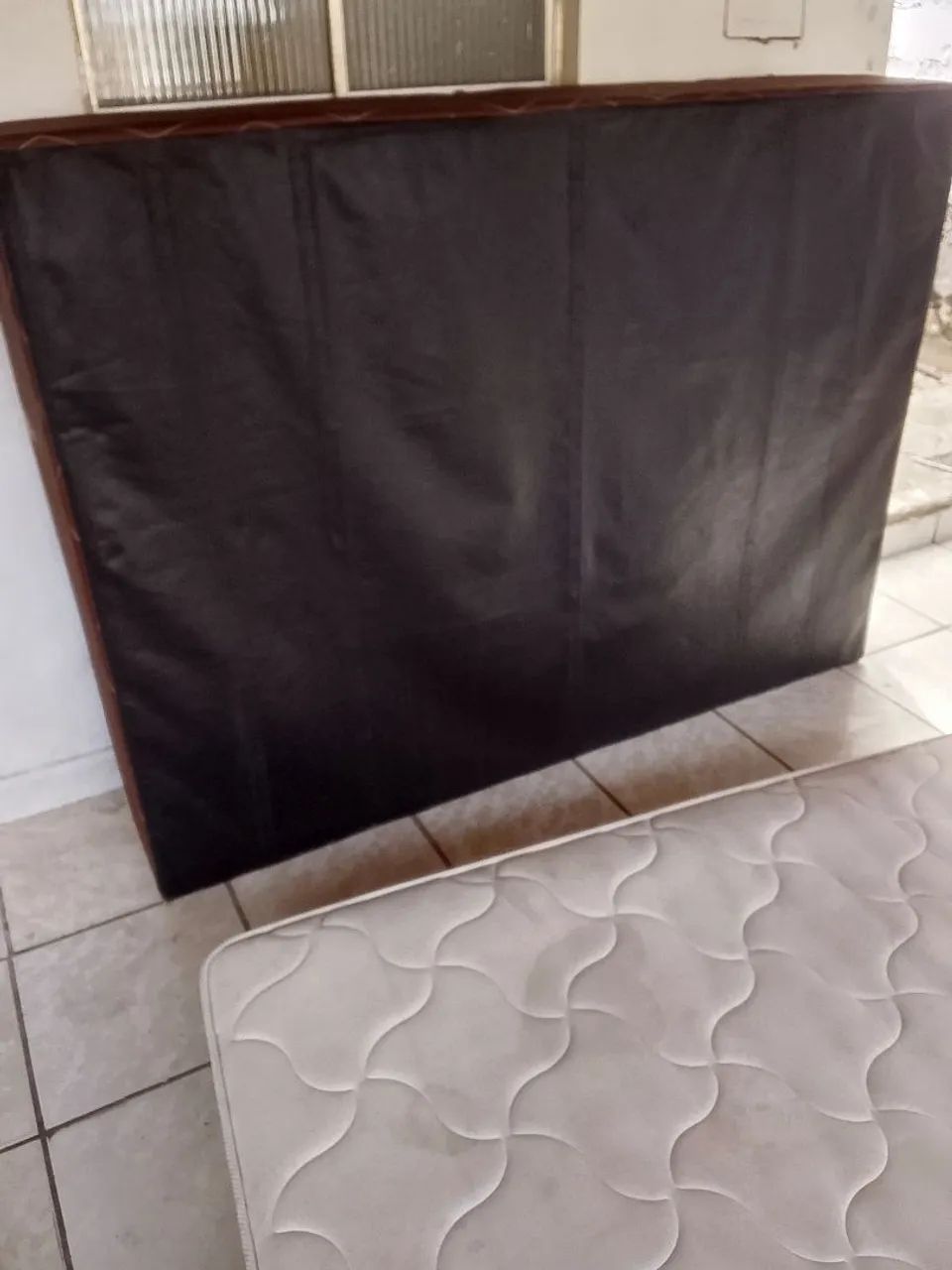 Cama semi nova