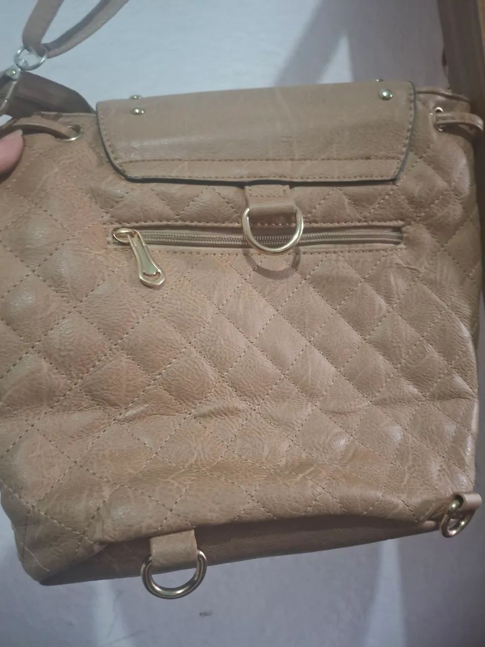 Mochila vira bolsa bege com spikes medio - Foto 3