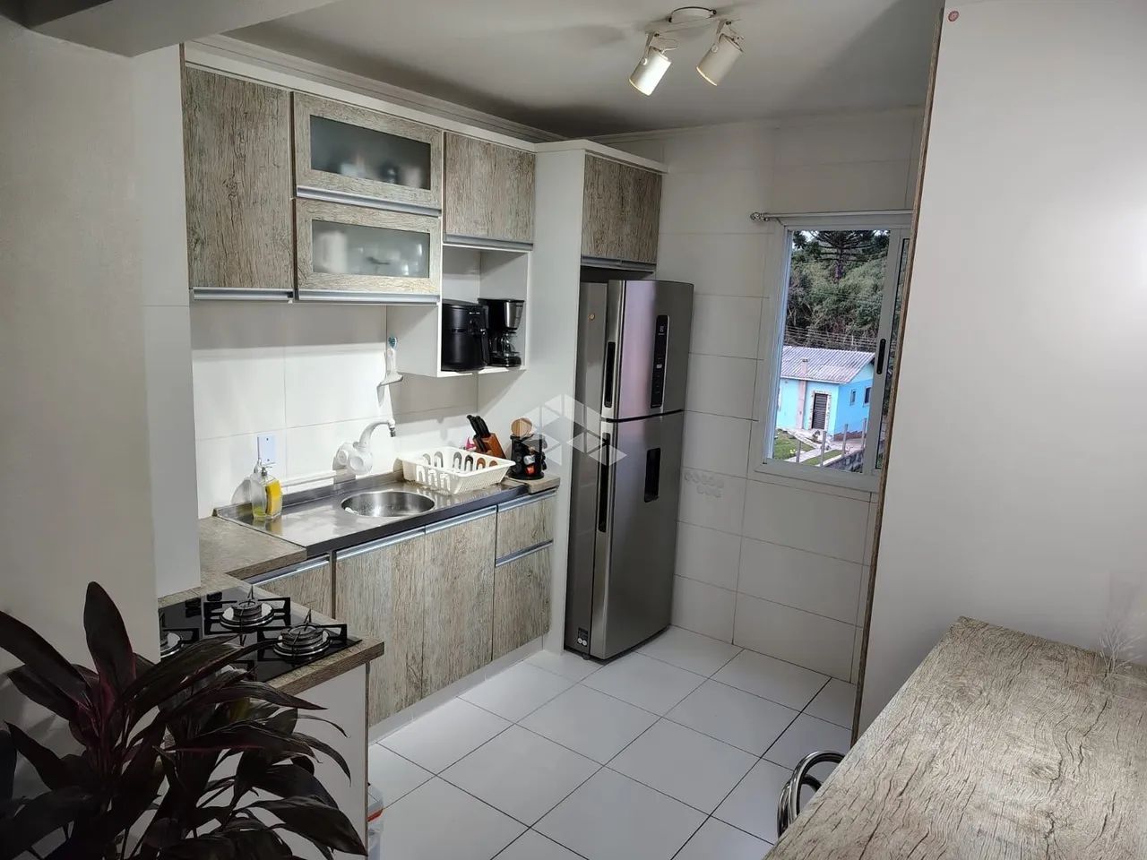 APARTAMENTO 2 QUARTOS SEMIMOBILIADO COM SACADA E CHURRASQUEIRA - Foto 3