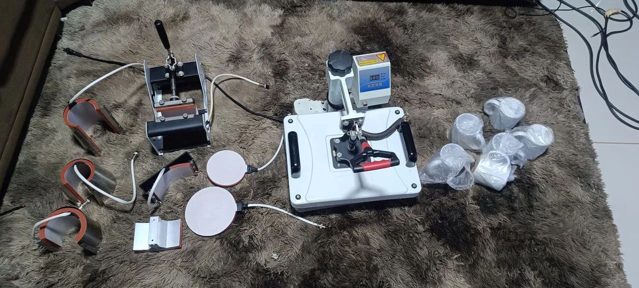 Máquina de sublimação, canecas, camisetas e bones