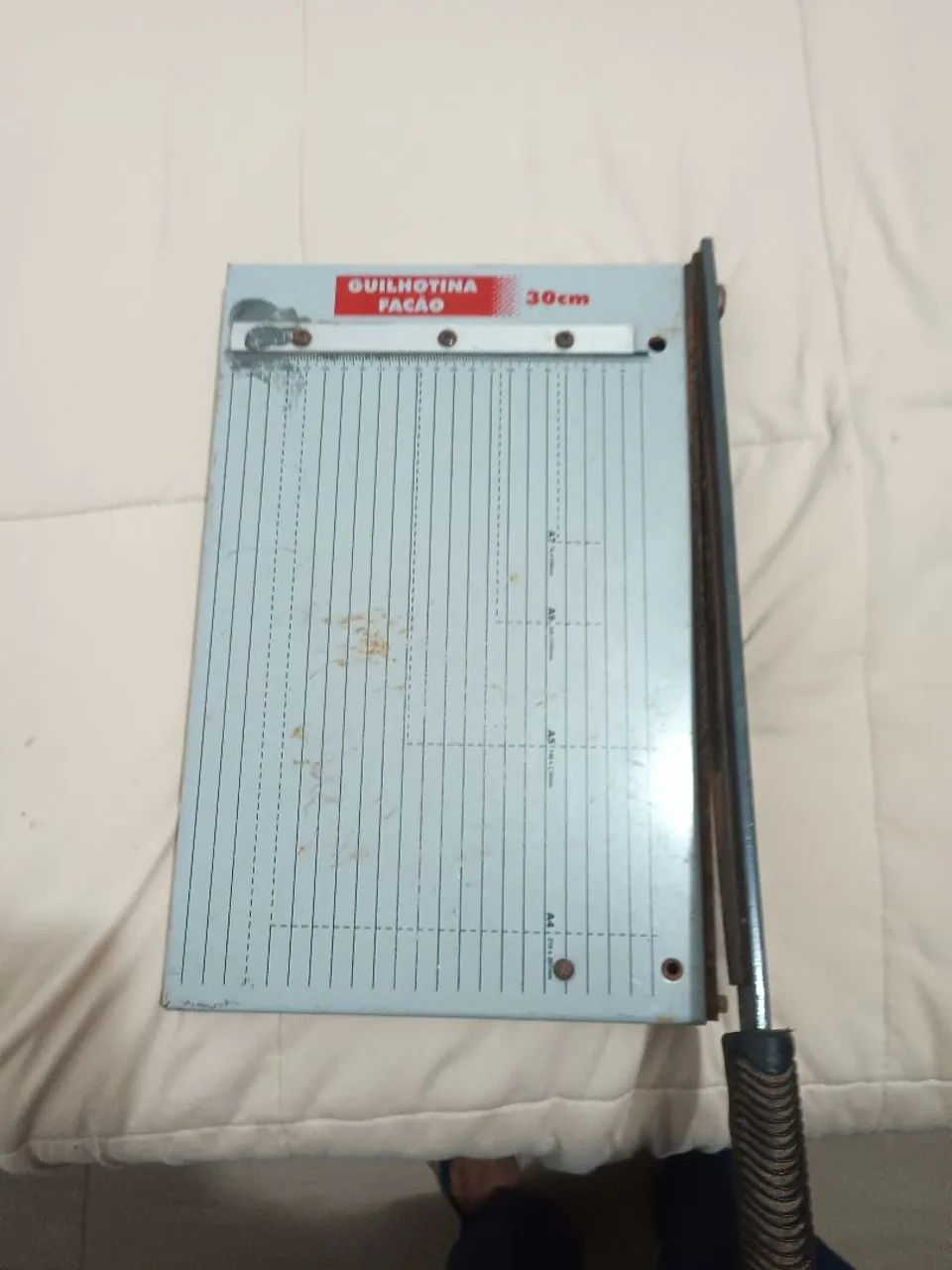 Guilhotina A4 para papel manual 30cm em aço Lassane 12 fls - Foto 5