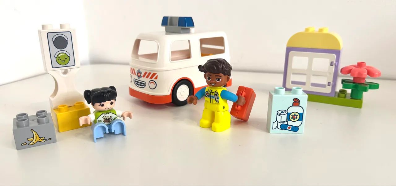Lego duplo ambulância