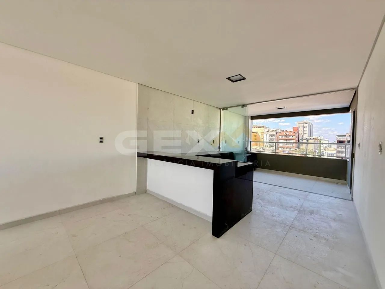 Apartamento à venda no Centro, 3 quartos sendo 1 suíte e 2 vagas. - Foto 4