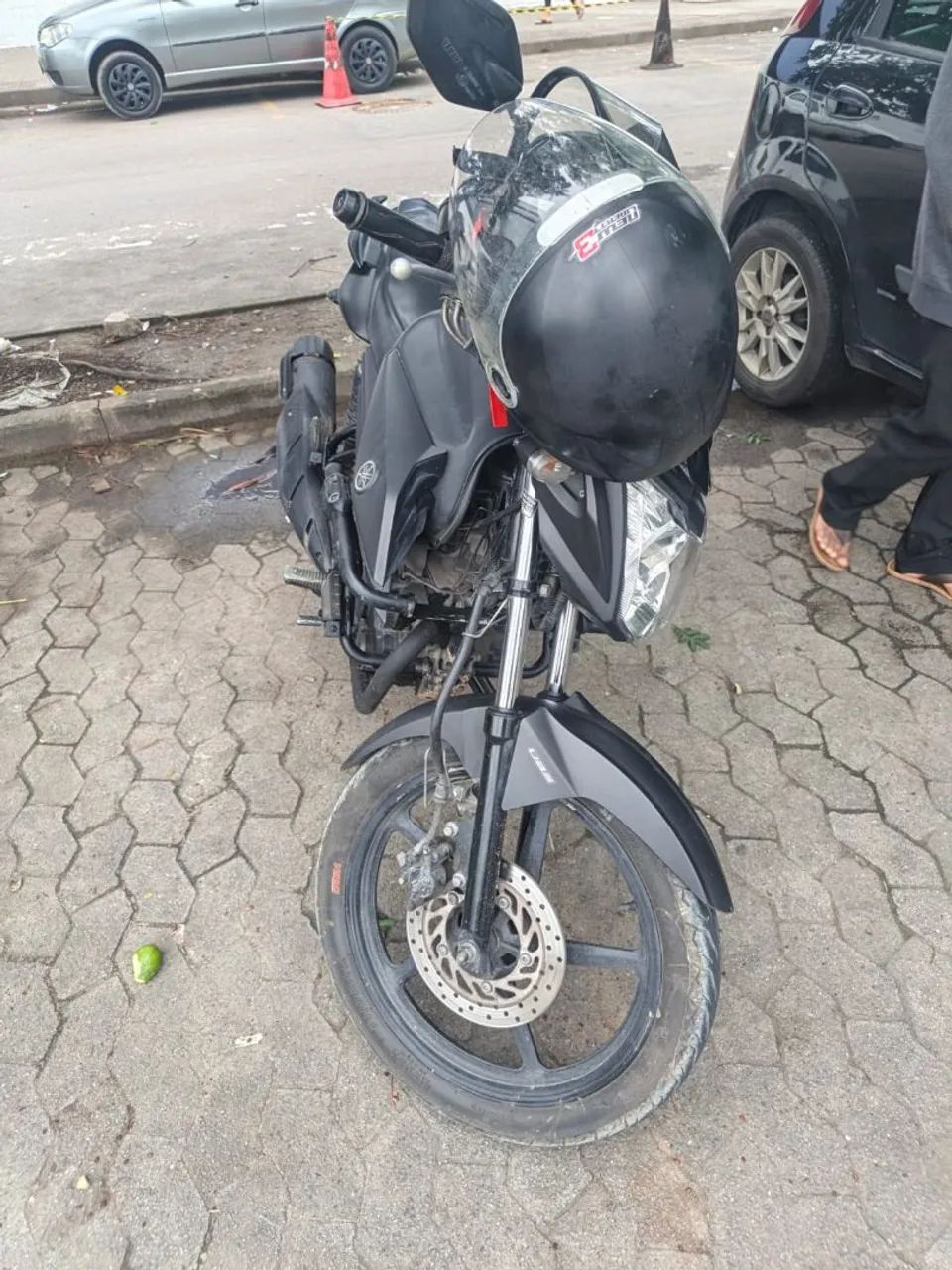 Vende se uma factor 