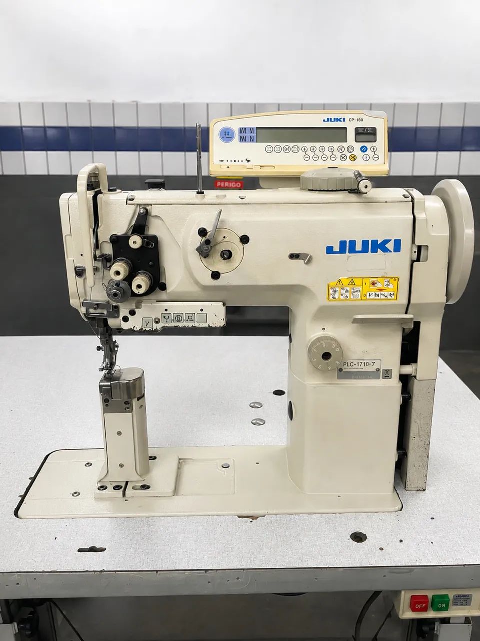 Máquina de coluna JUKI PLC-1710-7 - Foto 2