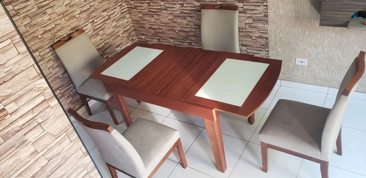 Mesa de jantar extensiva com tampo de vidro e 4 cadeiras almofadada