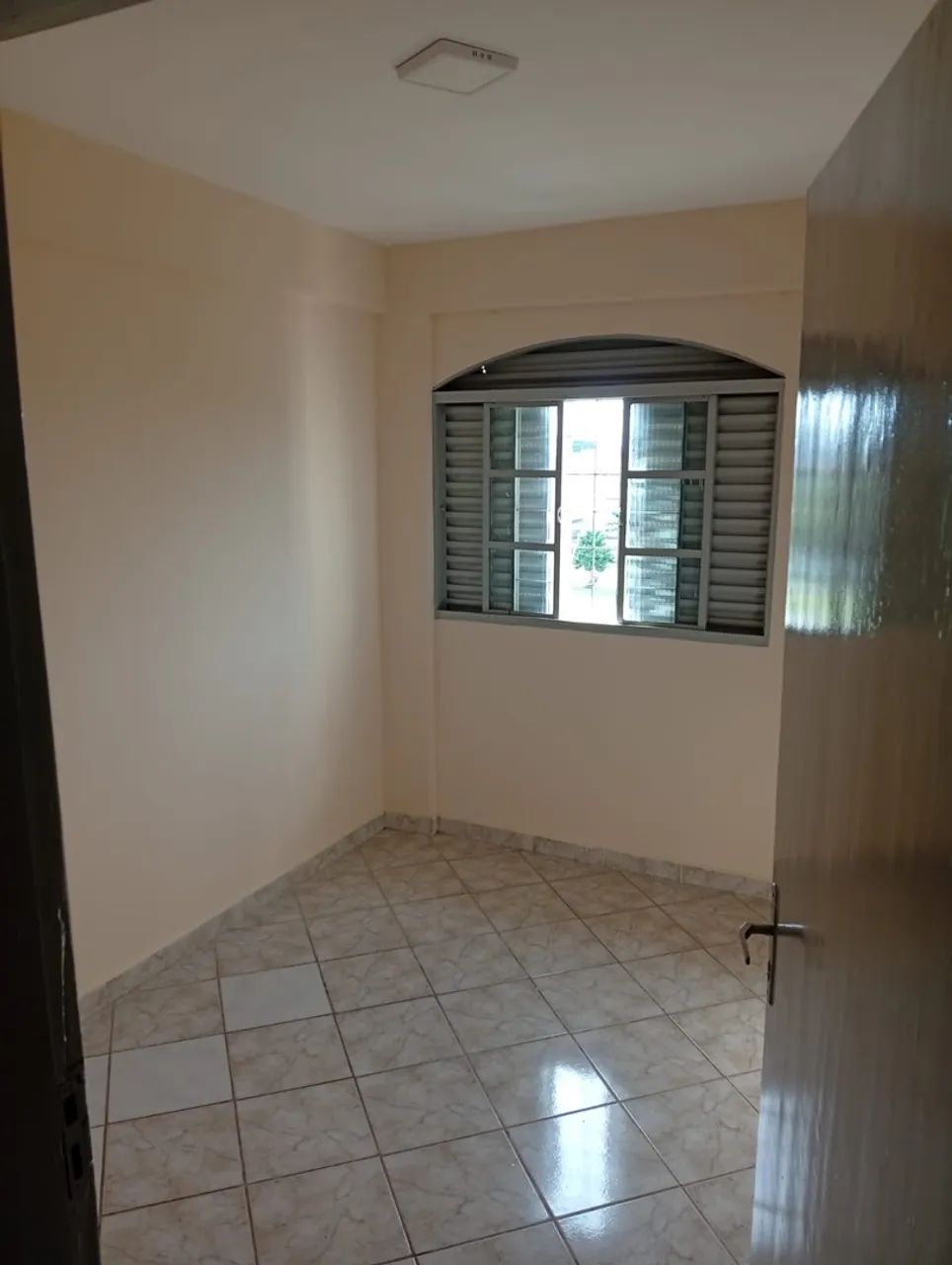 Aluga-se apartamento 