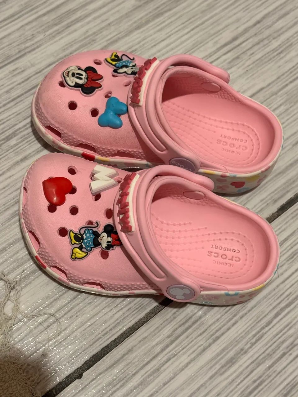 Crocs da Minie semi nova - Foto 2