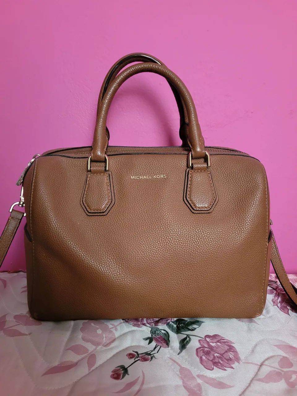 bolsa Michael Kors Mercer Medium Duffle em couro legítimo marrom