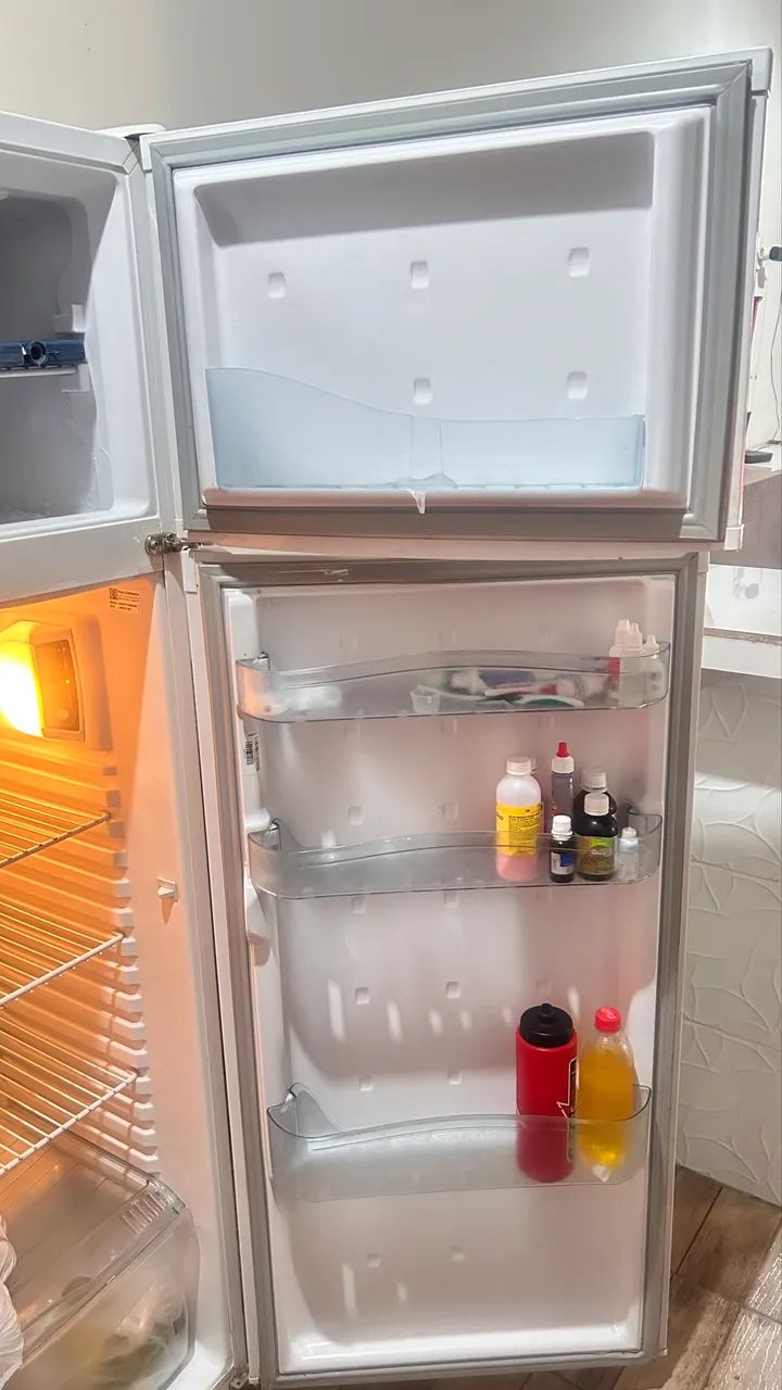 Geladeira bem conservada  - Foto 2