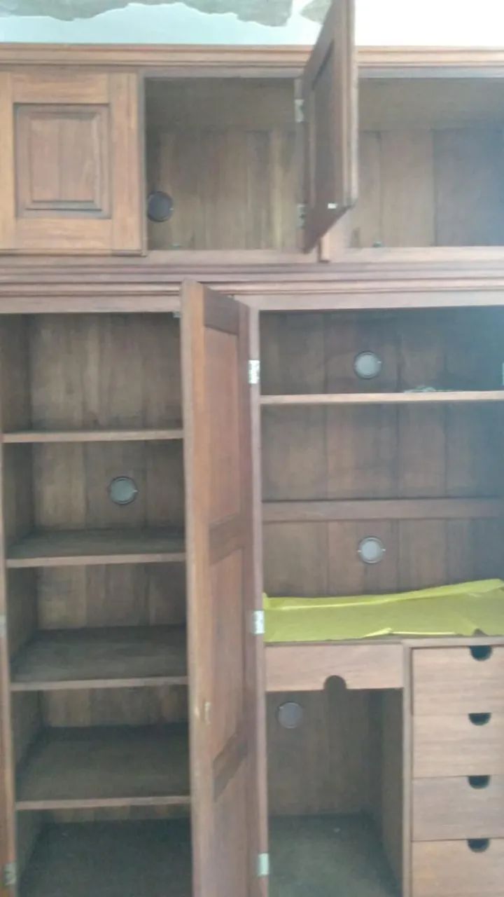 Guarda Roupa de madeira 