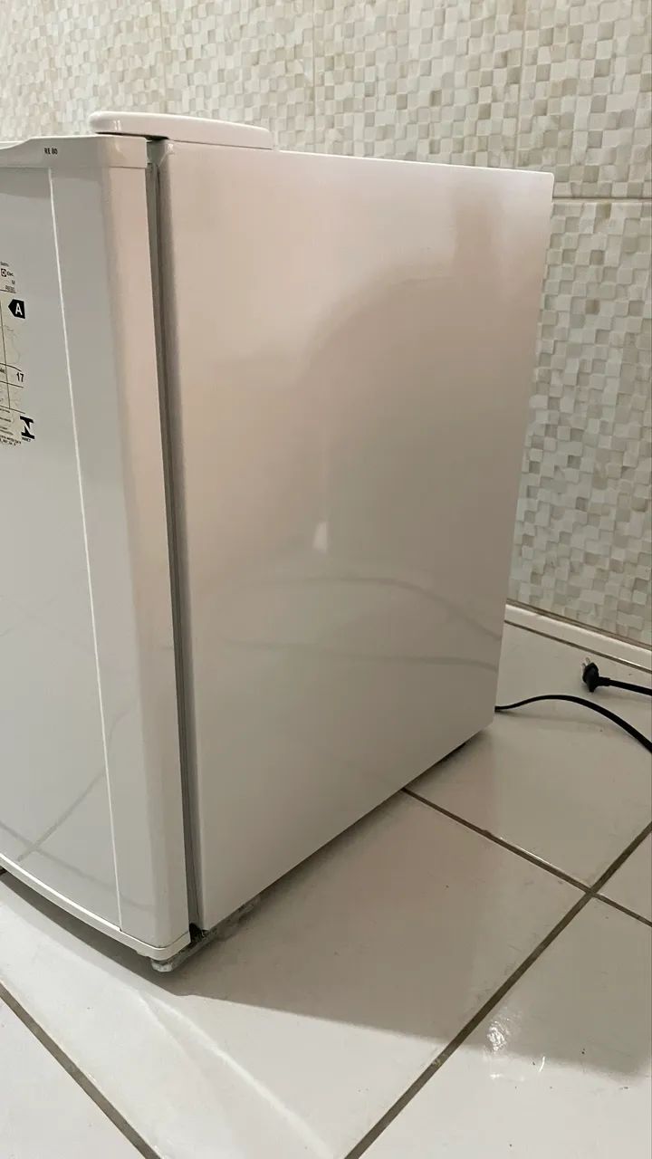 Frigobar eletrolux 80L  - Foto 5