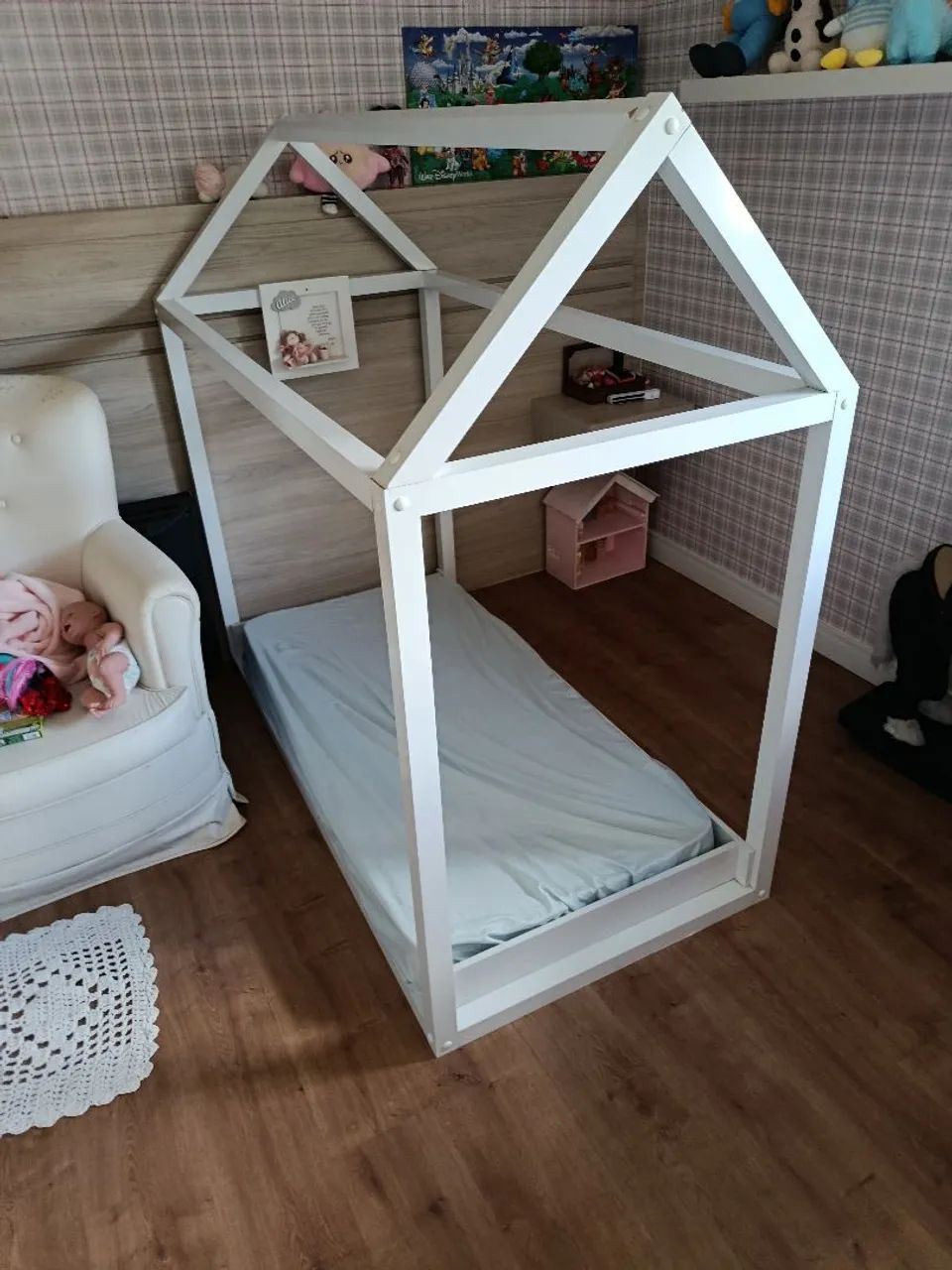 Cama casinha montessoriana infantil.