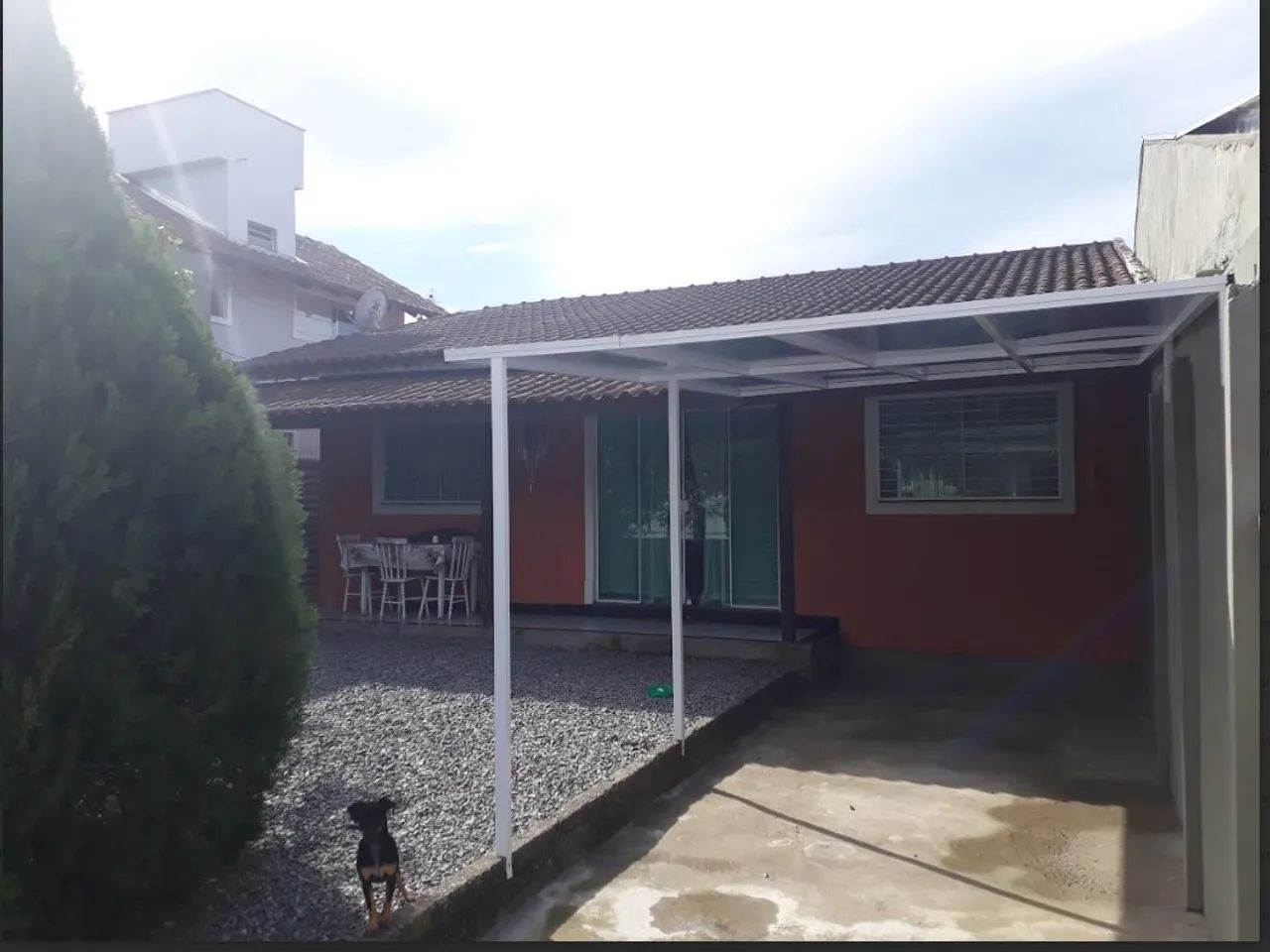 Casa 100m2 com 3 quartos (1 suíte)