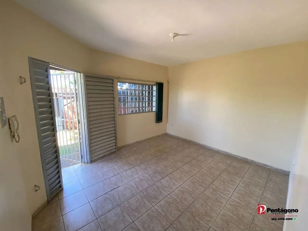 Casa com 03 Quartos no Jardim Nova Era