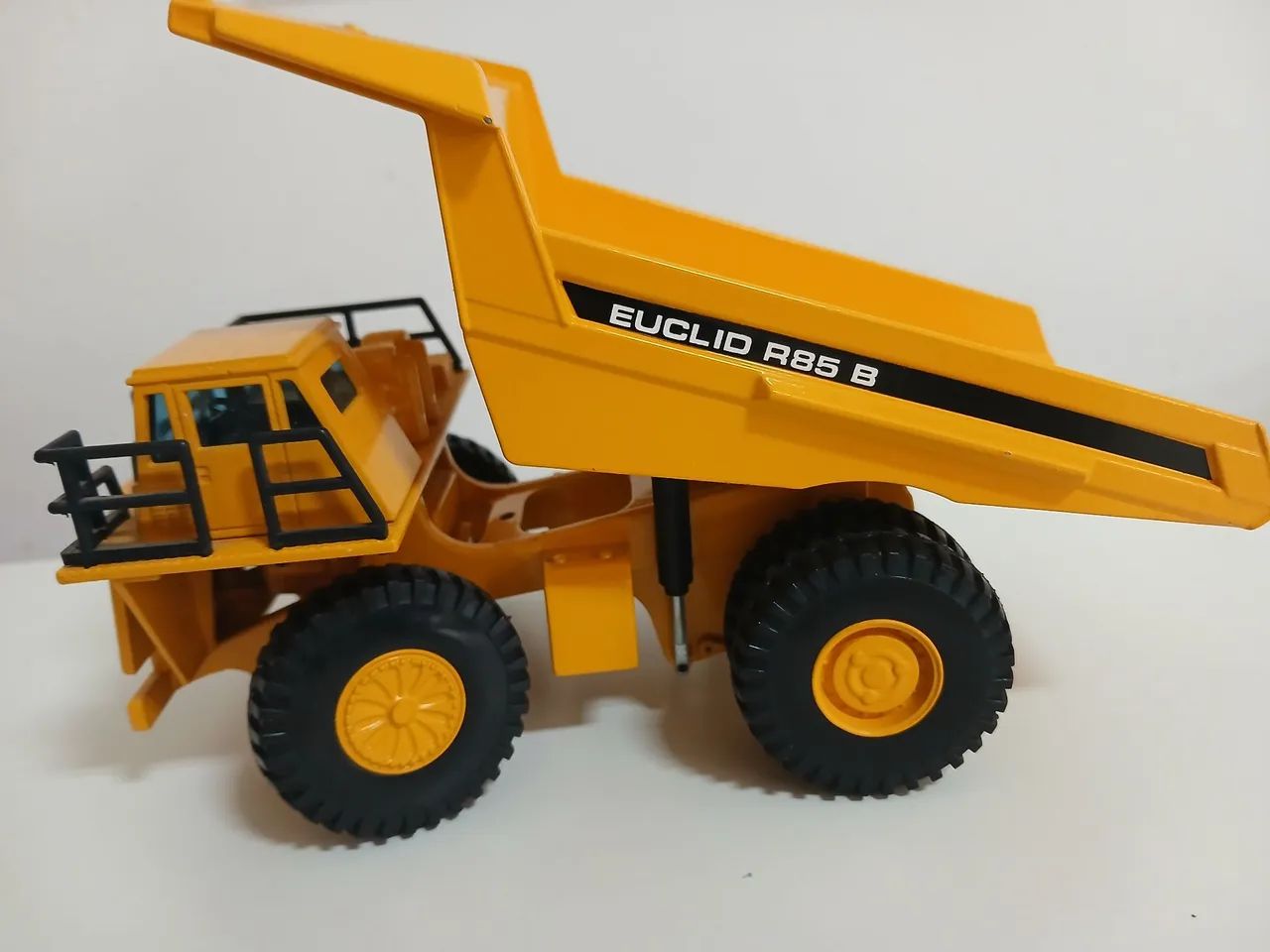 Caminhão Euclid R 85B JOAL 1:50 - Foto 2