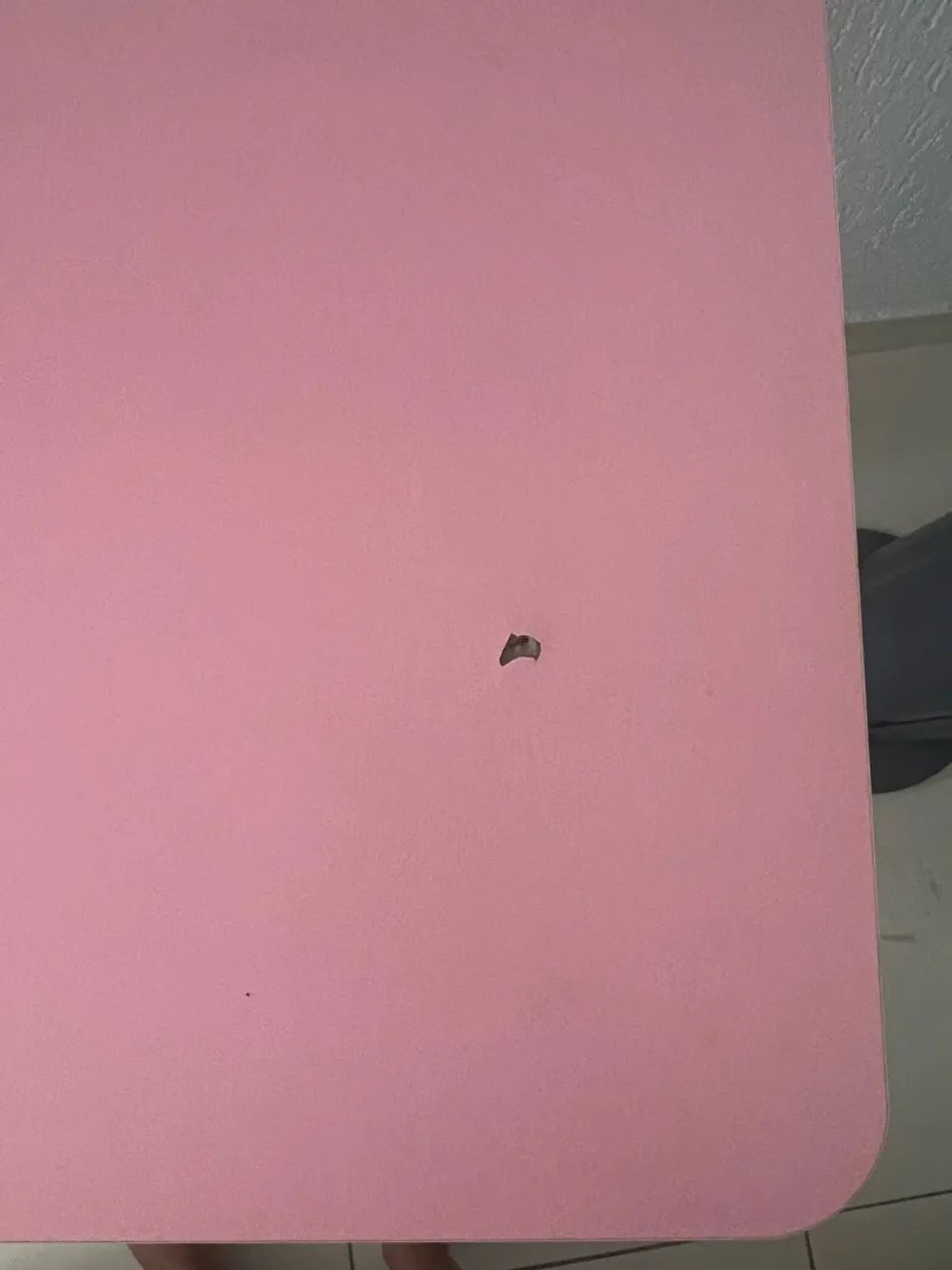 Mesa escrivaninha rosa regulável e com rodinhas  - Foto 2