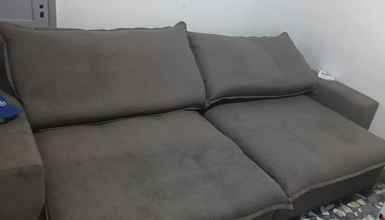 Vendo esse sofá por 500 reais ainda vou limpar ele - Foto 2