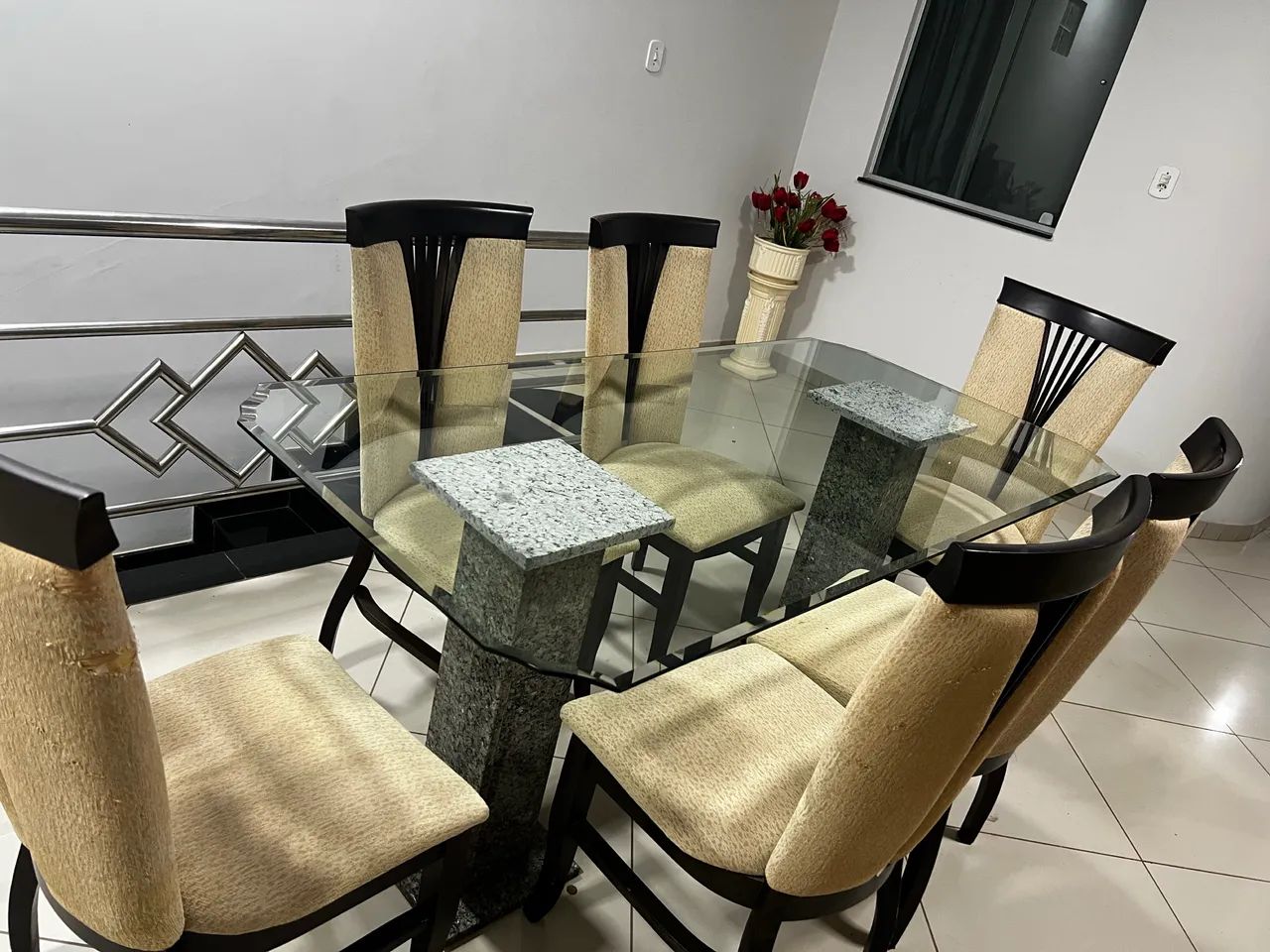 Mesa grande com 6 cadeiras  - Foto 2