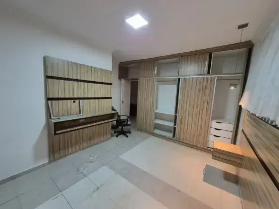 RESIDENCIAL LARANJEIRAS, 4 SUÍTES, S/ 1 TÉRREA, PISCINA, CHURRASQUEIRA, COM ARMARIOS E AR.