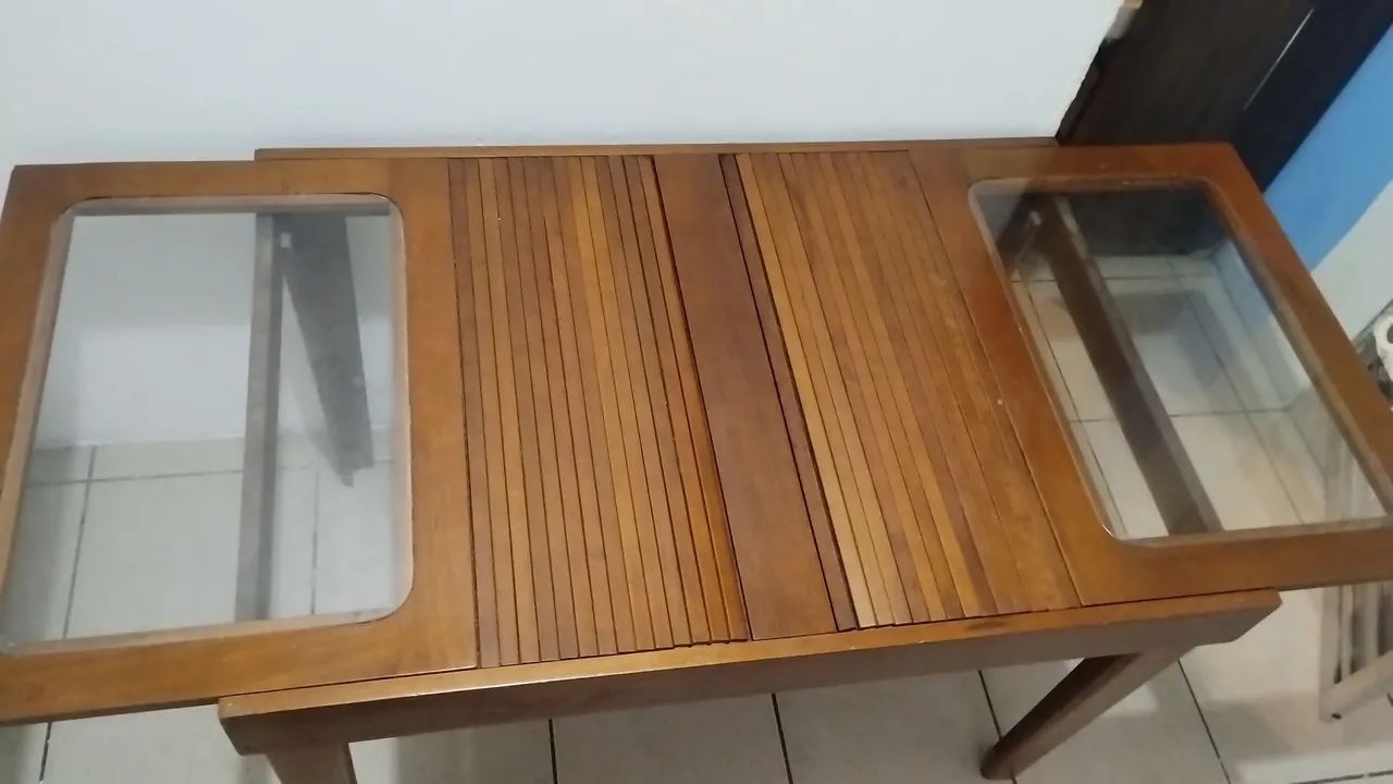 Mesa de madeira! 3 cadeiras  - Foto 2