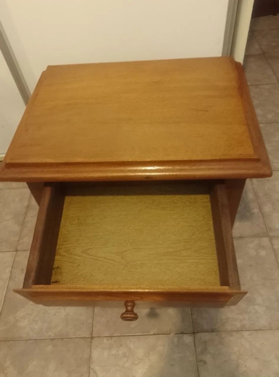 Mesa cabeceira em madeira maciça  - Foto 4