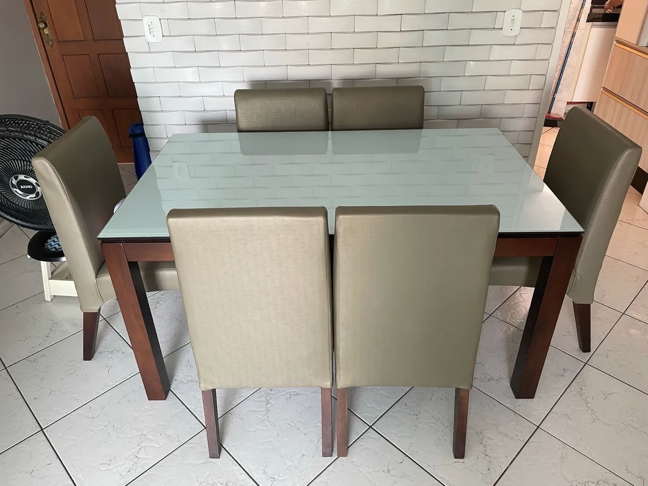 Mesa com 6 cadeiras - Foto 3