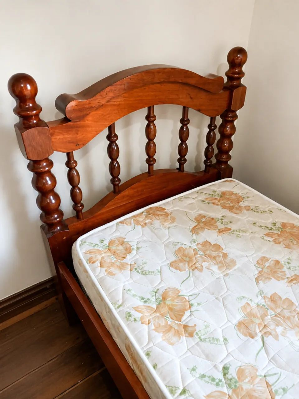 Cama solteiro madeira maciça com colchão