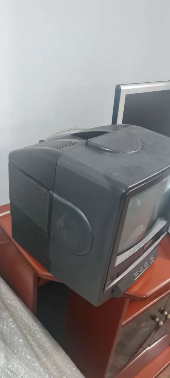 TV CRT e Vídeo Cassete Magnavox 9 polegadas - Foto 2
