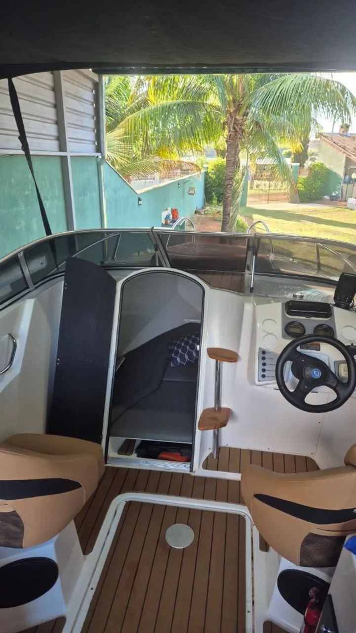 Lancha cabinada 150 HP vendo ou troco po carro  - Foto 6