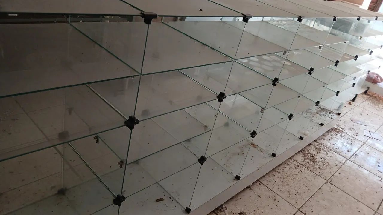 Balcões de vidro e prateleiras