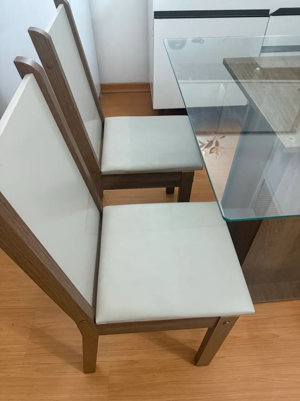 Mesa de vidro com quatro cadeiras  - Foto 3