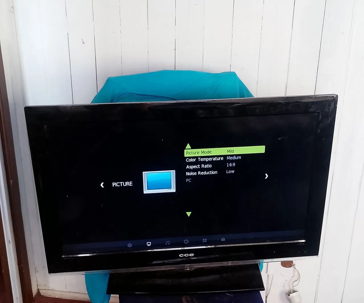 Tv CCE 32 polegadas não é smart funcionando perfeitamente  - Foto 3