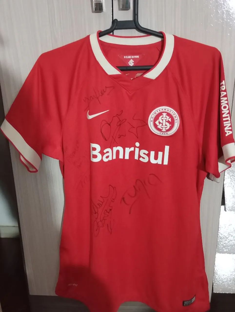 Camiseta do Inter original 2014 autógrafada - Foto 2