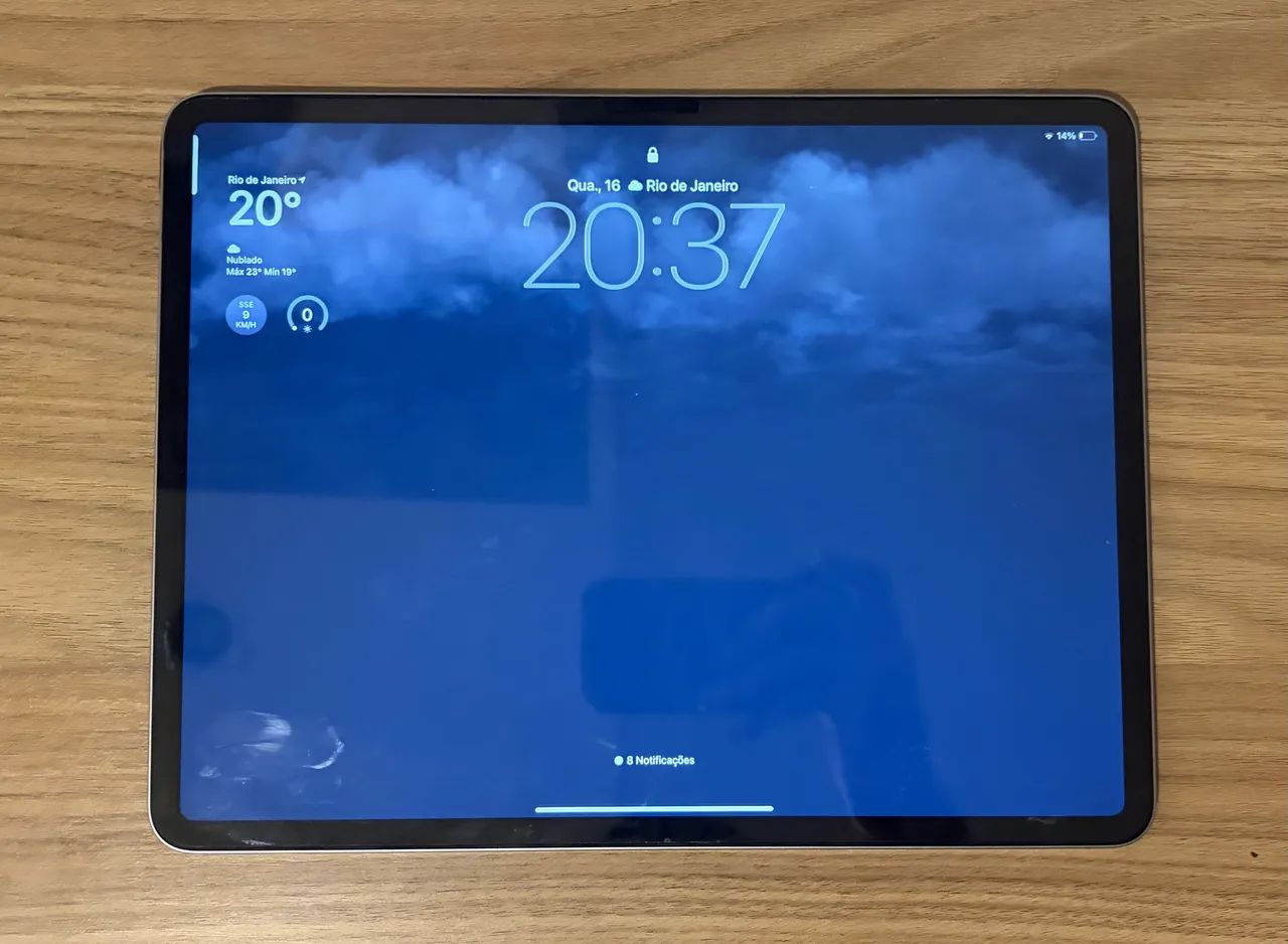 iPad Air 13-inch (M3) 256GB + Teclado - Tablets e E-Readers
