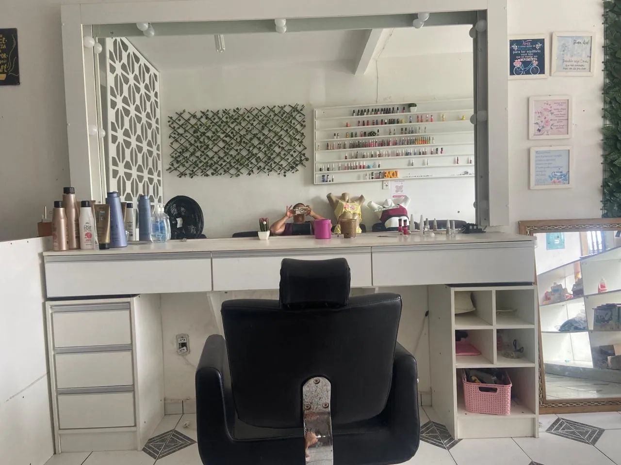 Vendo mobiliário para salão de beleza 