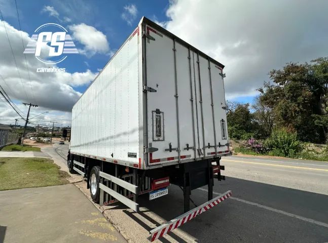 VW Constellation 18.260 Robust 4x2  - Foto 5