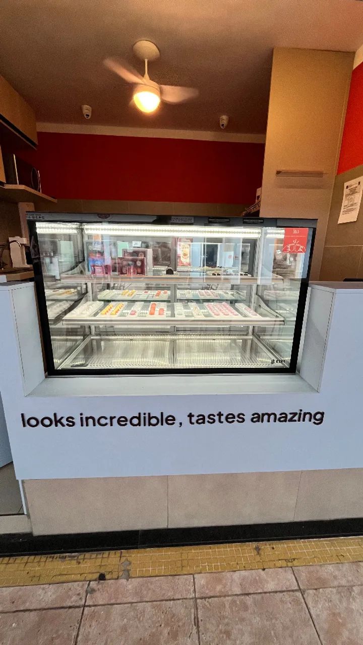Vitrine Refrigerada ELVI Quadrat Alta 1200 - Pouco Uso
