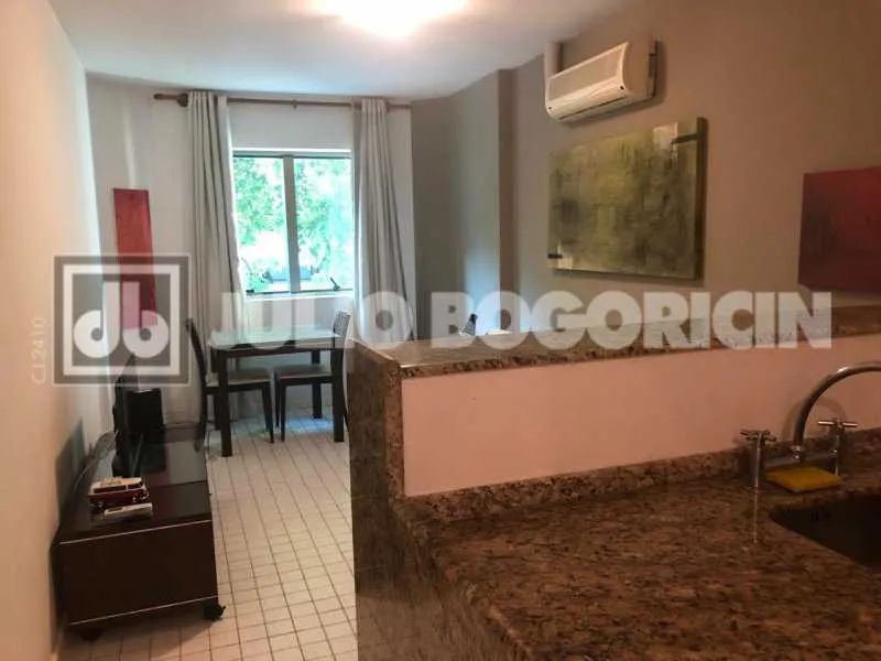 BORGES DE MEDEIROS, QUARTO E SALA 40M2 COM VAGA E SERVIÇOS