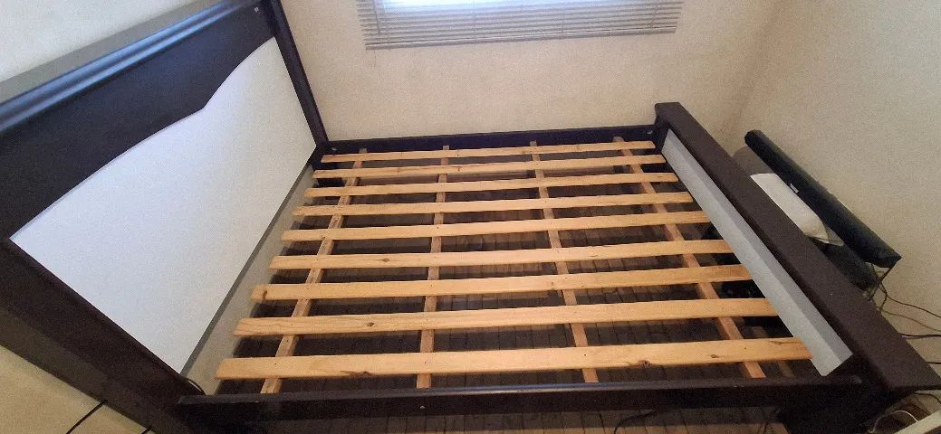 Cama de casal seminova