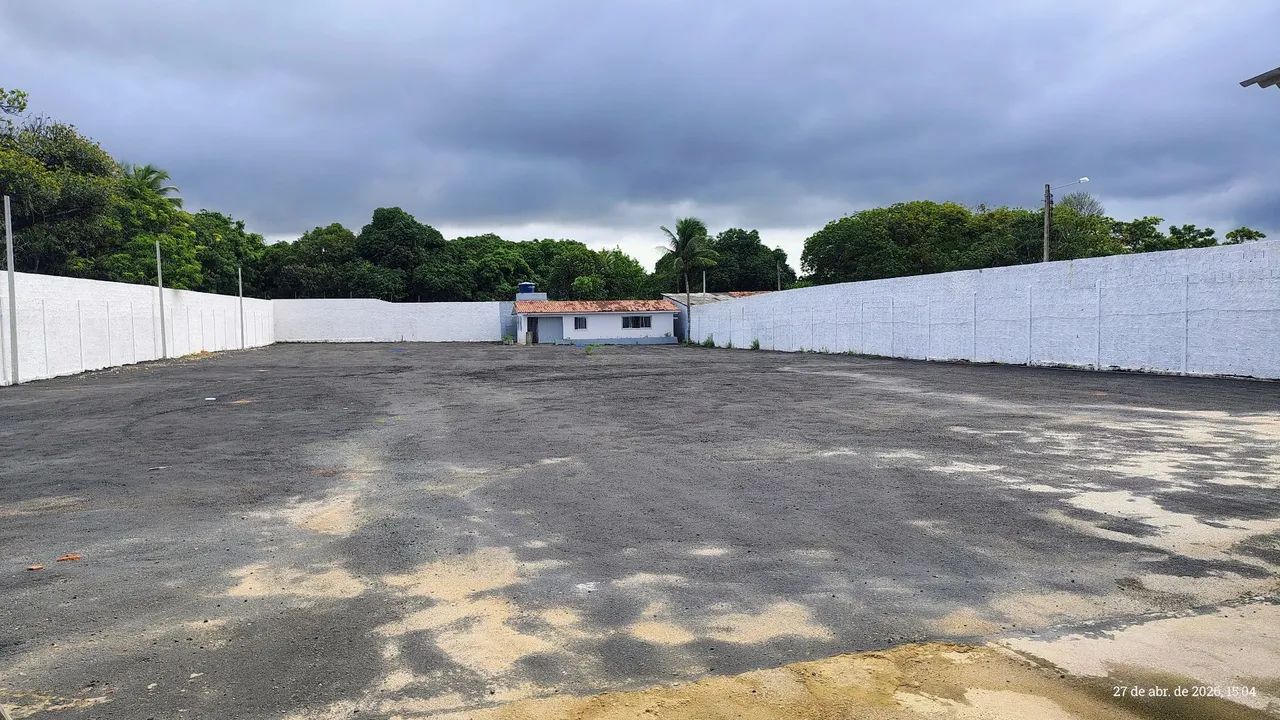 Escritorio com patio de 2.200m2,3 banheiros e 6 garagens cobertas - Foto 4