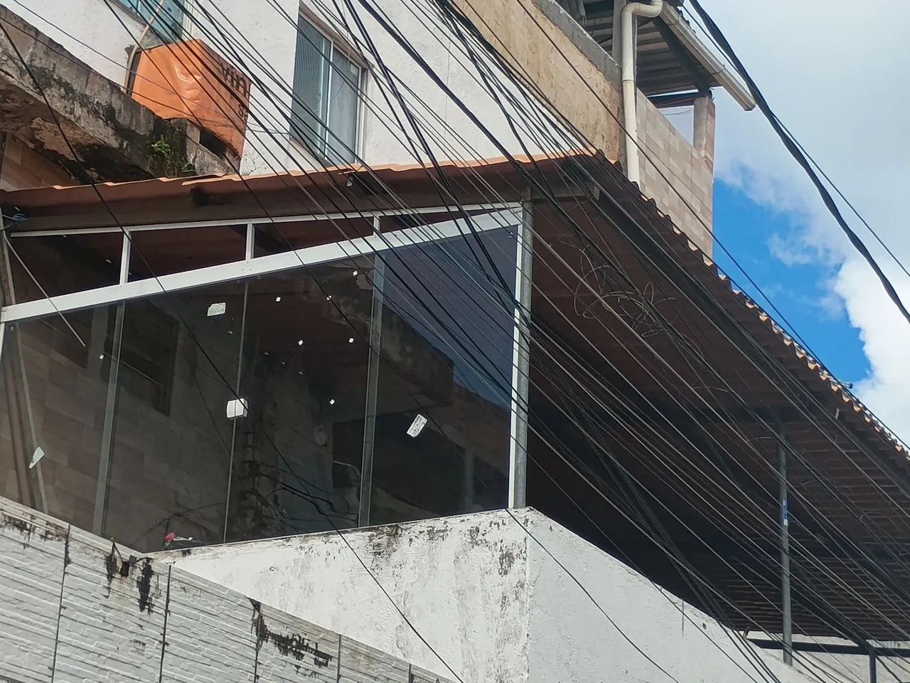 Ponto comercial  e apartamento 